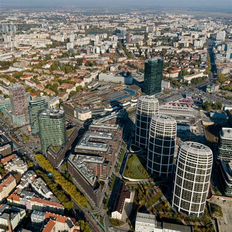 Letecký pohľad na nové centrum Bratislavy s komplexom Twin City