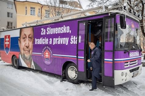 Autobus s polepom reklamnej kampane