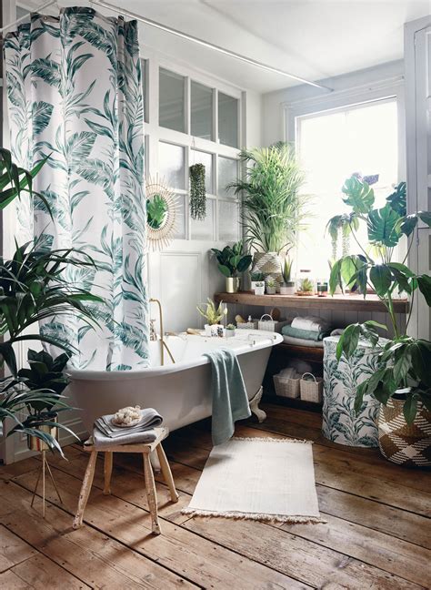 Vidiecky interiér s kvetinovými motívmi