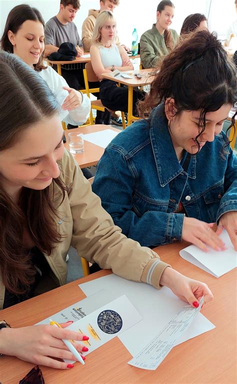 Ilustračný obrázok: Študenti počúvajúci prednášku na univerzite