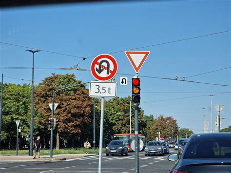 Ilustračná fotografia Bratislavy s dôrazom na parkovanie