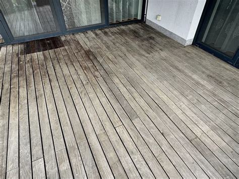 Stará drevená podlaha pred renováciou