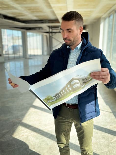 Ilustračná fotografia stavebnej firmy pracujúcej na stavbe