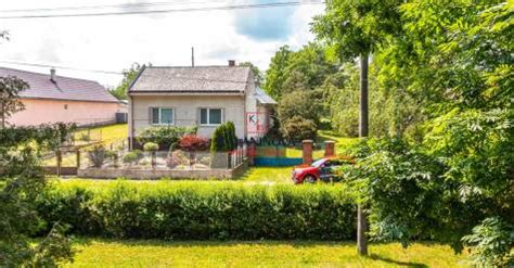 rodinný dom vo Veľkých Ozorovciach s popisom ulice a číslom