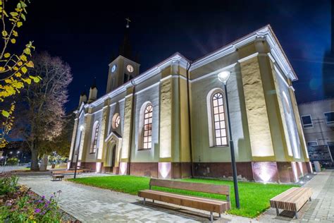 Detailná fotografia nových prvkov infraštruktúry v predstaničnom priestore