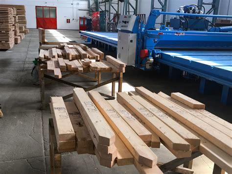 Proces výroby lepených drevených hranolov