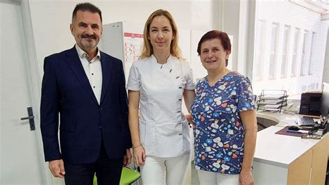 Ilustračná fotografia lekára pracujúceho v modernej ambulancii