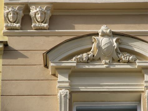 Detail fasády historickej budovy