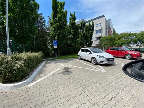 Vonkajšie parkovacie státie v rezidenčnej štvrti