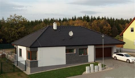 Vizualizácia bungalovu s rôznymi typmi striech (sedlová, valbová, plochá)