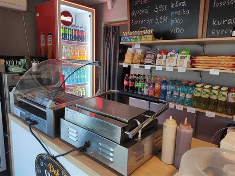 Ilustračná fotografia moderného stánku s rýchlym občerstvením