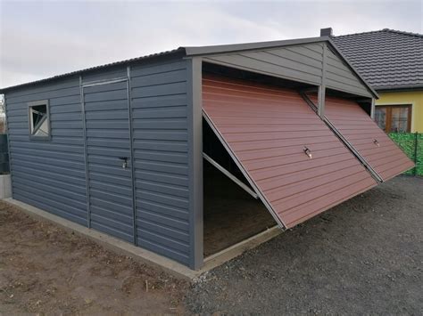 Interiér dvojgaráže s dielňou