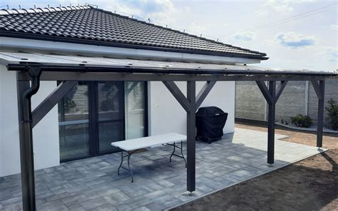 Štýlová pergola v záhrade