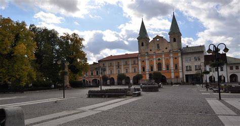 Historické centrum Žiliny s Mariánskym námestím a kostolom