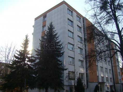Pohľad na bytový dom na Sídlisku Duklianskych hrdinov