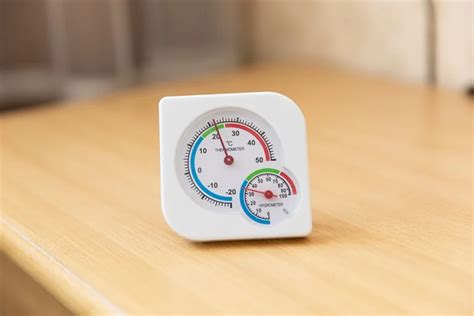 Ilustrácia vlhkomeru ukazujúceho optimálnu vlhkosť