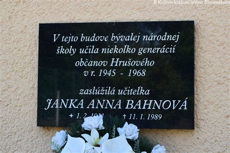 Pamätná tabuľa obetiam druhej svetovej vojny v Bzinciach pod Javorinou
