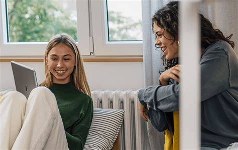 skupina študentov na internáte