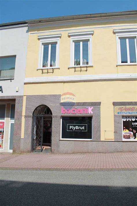 Ilustračná fotografia obchodných priestorov v meste