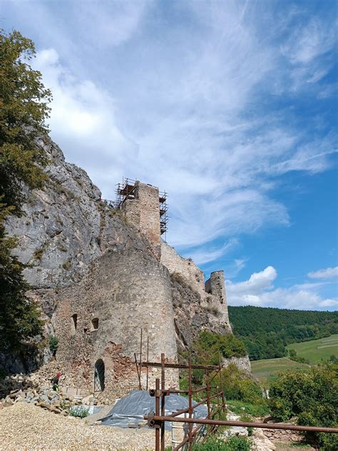 Pohľad na Trenčiansky hrad z diaľky