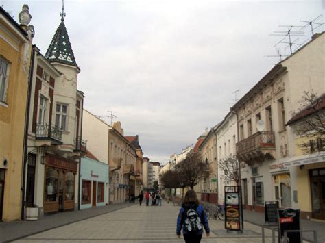 Ulica Winterova v Piešťanoch s kolonádou