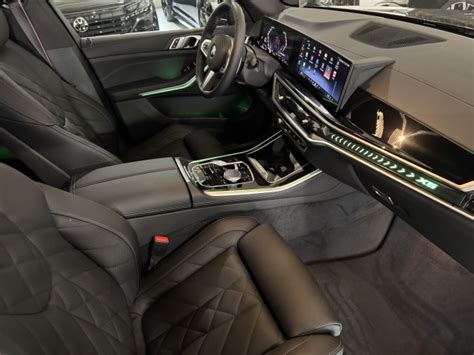 Interiér BMW X5 s ovládaním jazdných režimov