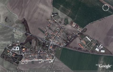 Satelitný záber obce Báč s okolím