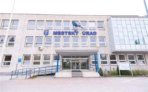 Ilustračná fotografia budovy Mestského úradu Dubnica nad Váhom