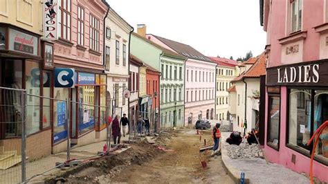 Mapa ulice Štefana Králika v Bratislave s vyznačenými bytovými domami a zastávkou MHD