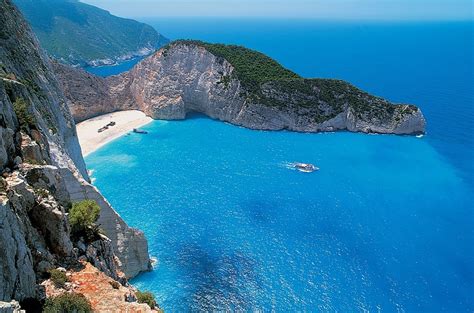 Panoramatický výhľad na ostrov Zakynthos s plážou a morom