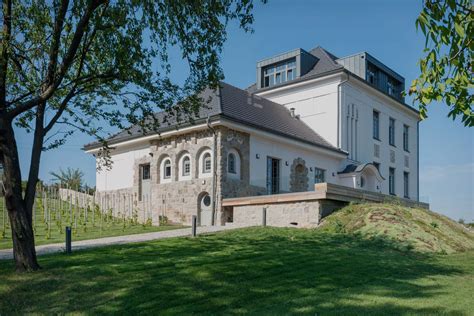 Rekonštruovaná budova Apartmánov Stará škola