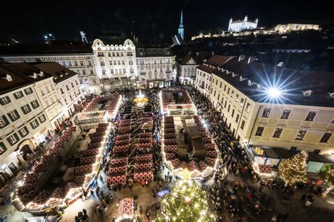 Námestie v Nitre počas vianočných trhov