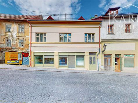 Rodinný dom s obchodným priestorom na prízemí