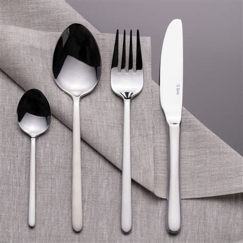 Sada piknikového nádobí a příborů