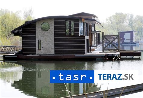 Hausbót na kanáli v Amsterdame