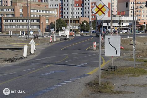 Značka informujúca o uzávierke cesty