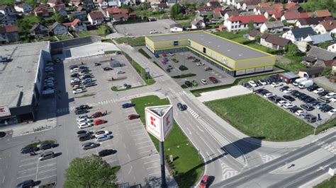 Ilustračná fotografia moderného obchodného centra