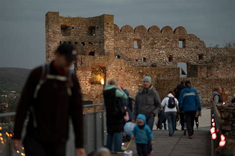 Rekonštruovaný kamenný most na hrade Devín