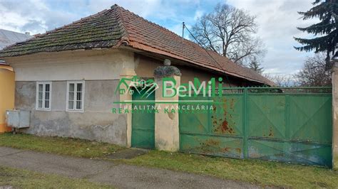 starý rodinný dom s pozemkom