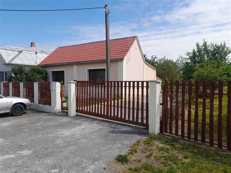 Štýlový rodinný dom s pozemkom v Turanoch