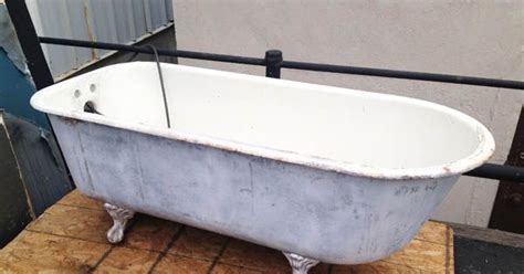 Aplikácia nového smaltu na starú vaňu