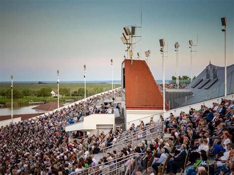Pódium na vonkajšom festivale