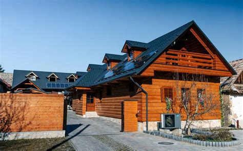 Ilustračná fotografia modernej chaty s vírivkou