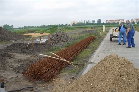 Detail uzemňovacej pásoviny v zemi