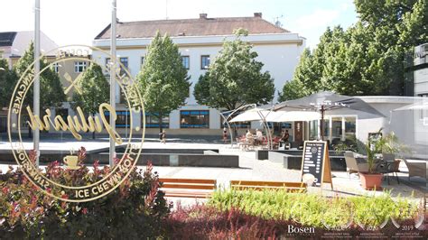Ilustračná fotografia modernej obchodnej prevádzky v centre mesta