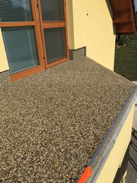 Kamenný koberec na terase