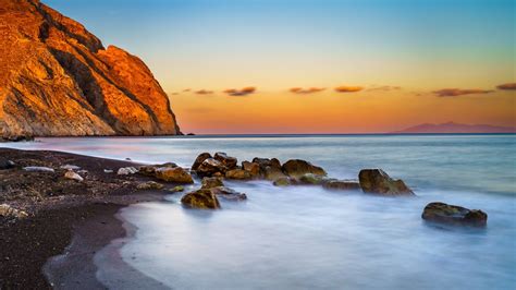 Čierna pláž v Perisse na Santorini