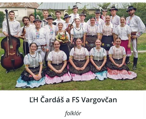 Folklórny súbor Hron počas vystúpenia