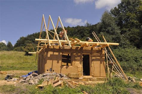 Ukážka stavby z ubíjanej hliny