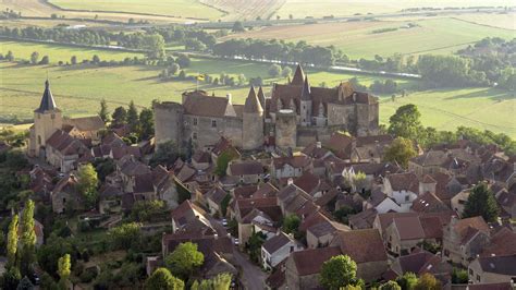 Hrad Châteauneuf-en-Auxois